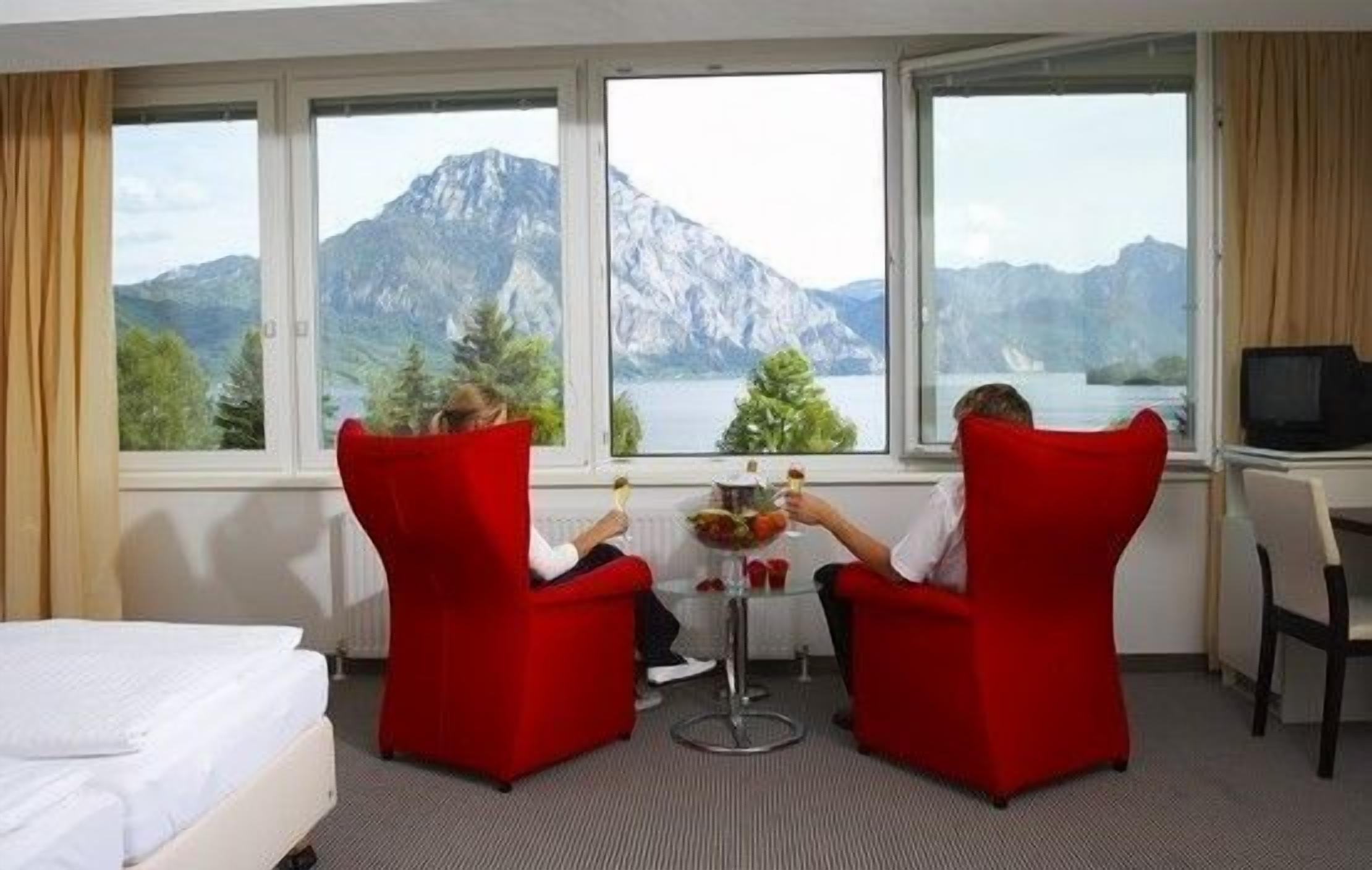 Double Room | Living area | TV