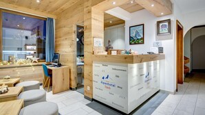 Lobby - Matterhorn Inn (Taesch)