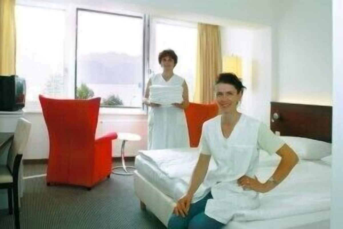 Double Room | In-room safe, desk, rollaway beds (surcharge), WiFi (free)