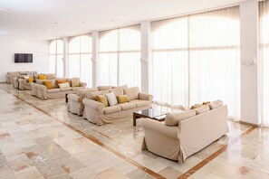 TV - RVHotels Golf Costa Brava (Santa Cristina de Aro)