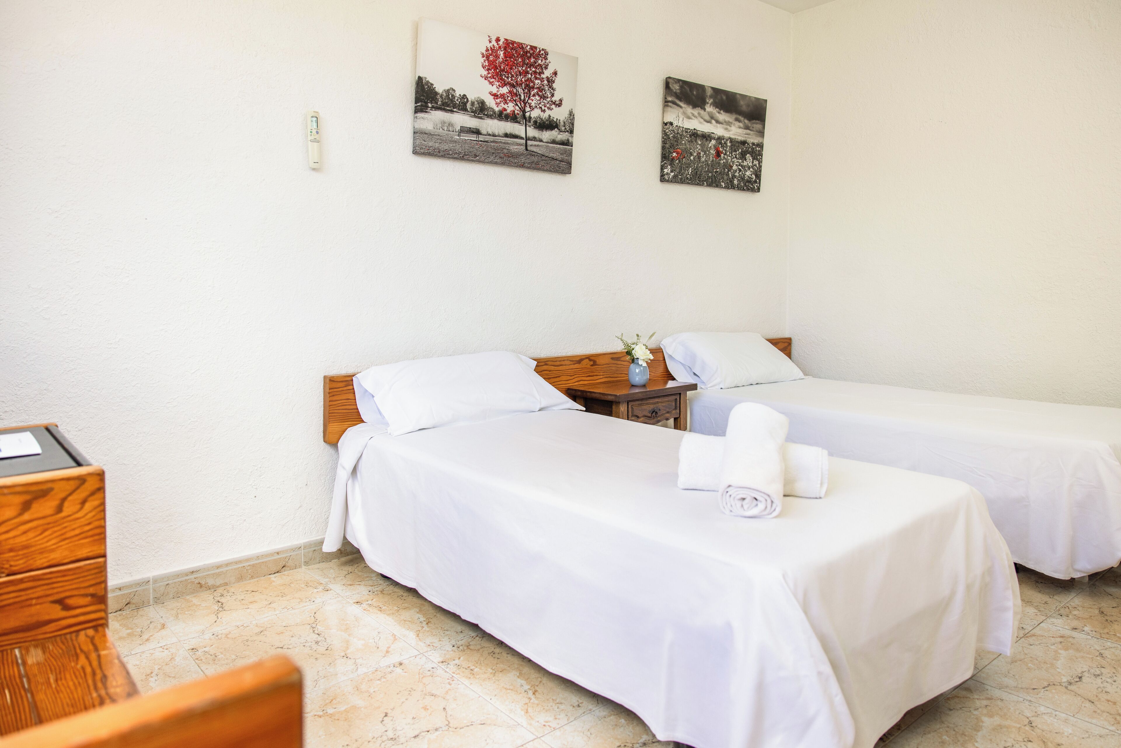 1 bedroom, desk, free wifi, bed sheets