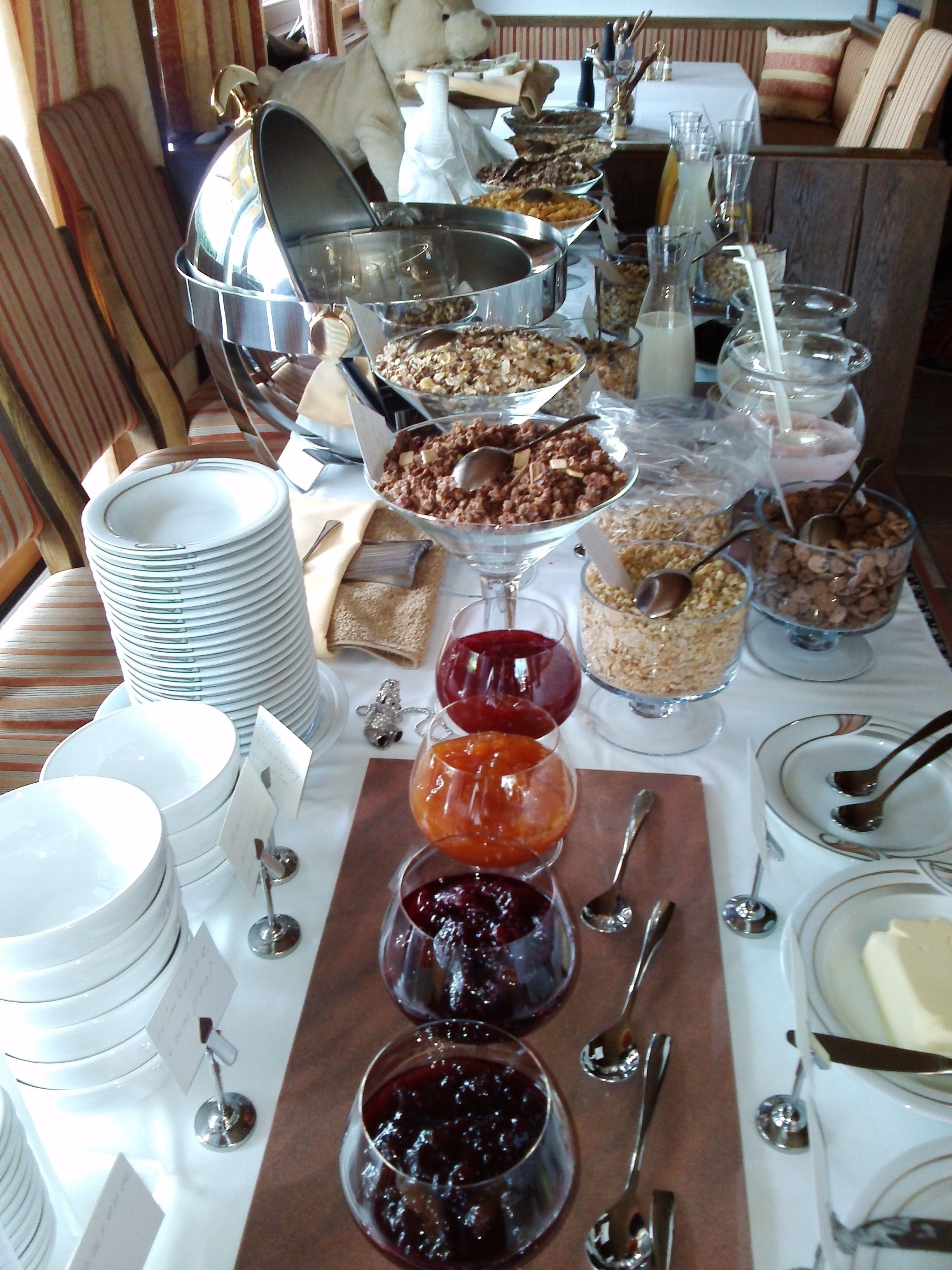 Petit déjeuner buffet (28 EUR par personne)