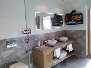 Junior Suite, Balcony (Deluxe) | Bathroom - Vergeiner (Seefeld in Tirol)