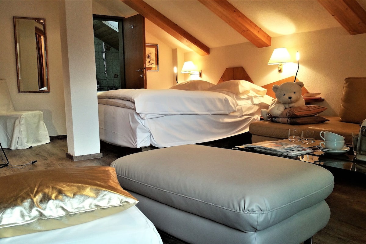 Junior suite, balkon (2 Adults and 1 Child) | Lakens van Egyptisch katoen, luxe beddengoed, donzen dekbedden