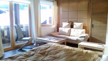 Junior Suite, Balcony (Deluxe)