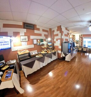 Daily continental breakfast for a fee - Giappone Inn Hotel (Livorno)