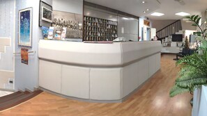 Reception - Giappone Inn Hotel (Livorno)