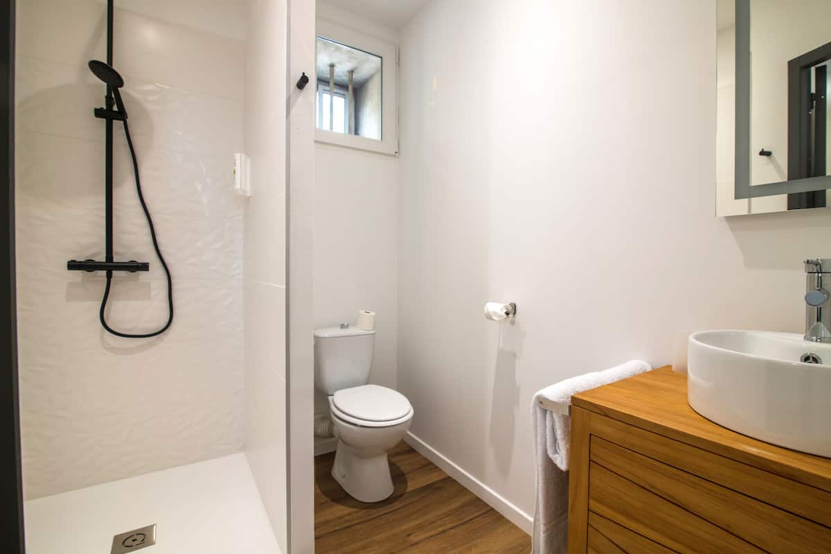 comfort quadruple room | bathroom | free toiletries, hair dryer, towels