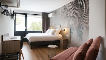 Deluxe Quadruple Room | Free WiFi, bed sheets