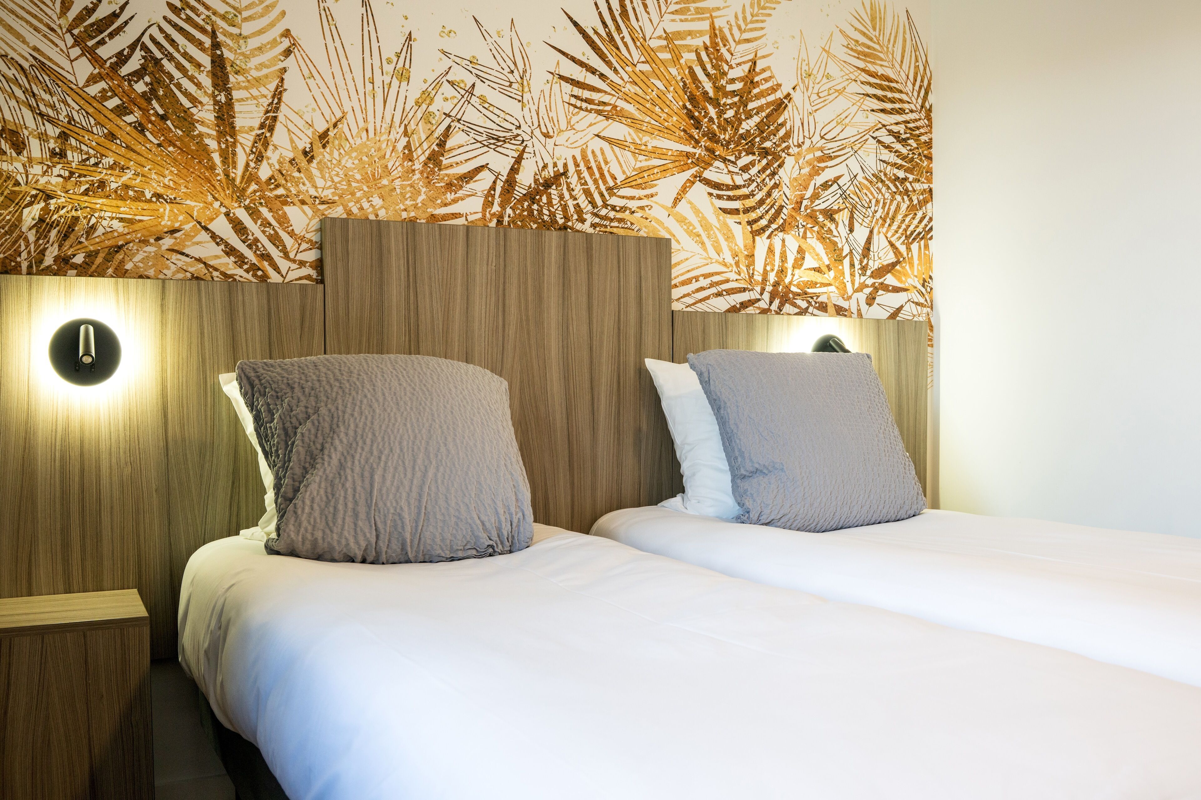 comfort twin room | bathroom | free toiletries, hair dryer, towels