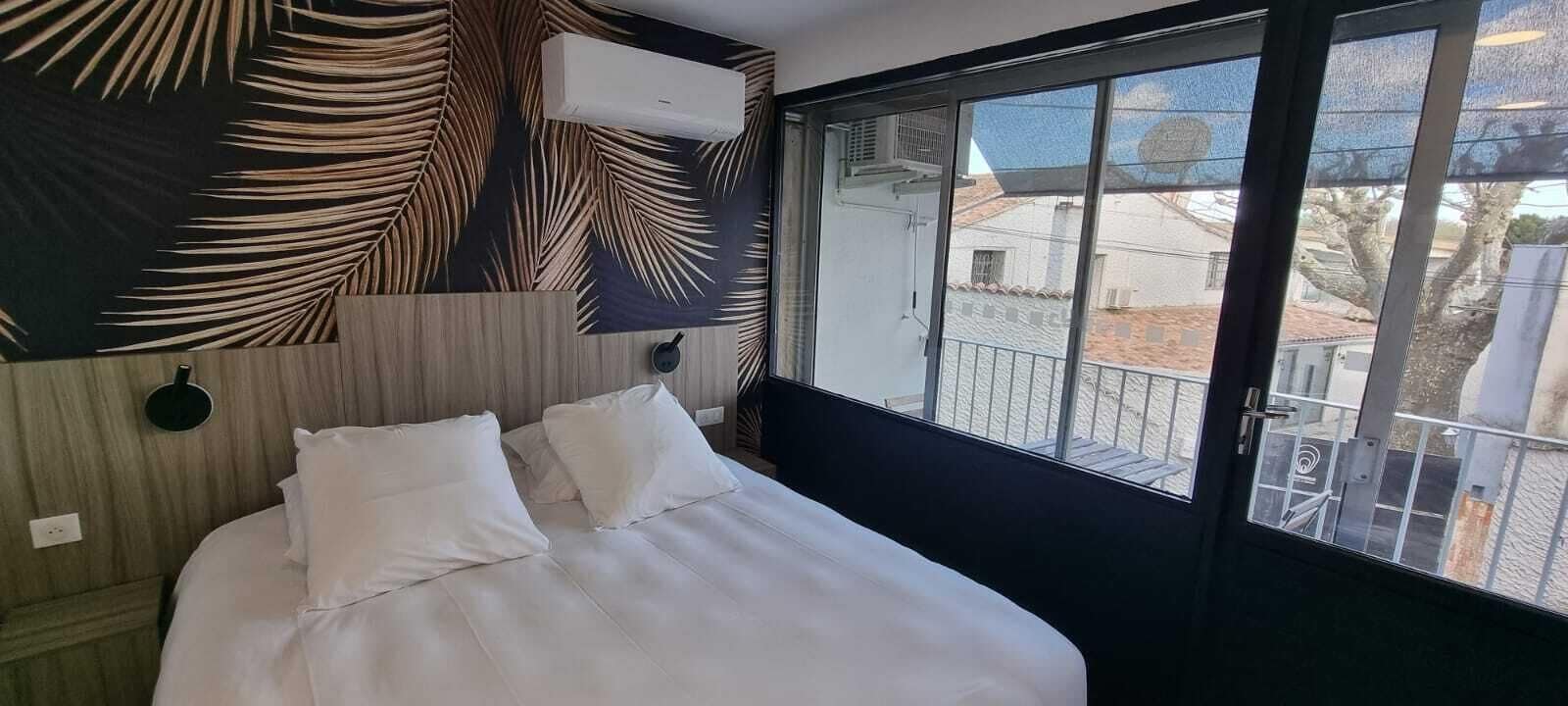 standard double room, 1st floor, rhône river side | 1 bedroom, free wifi, bed sheets