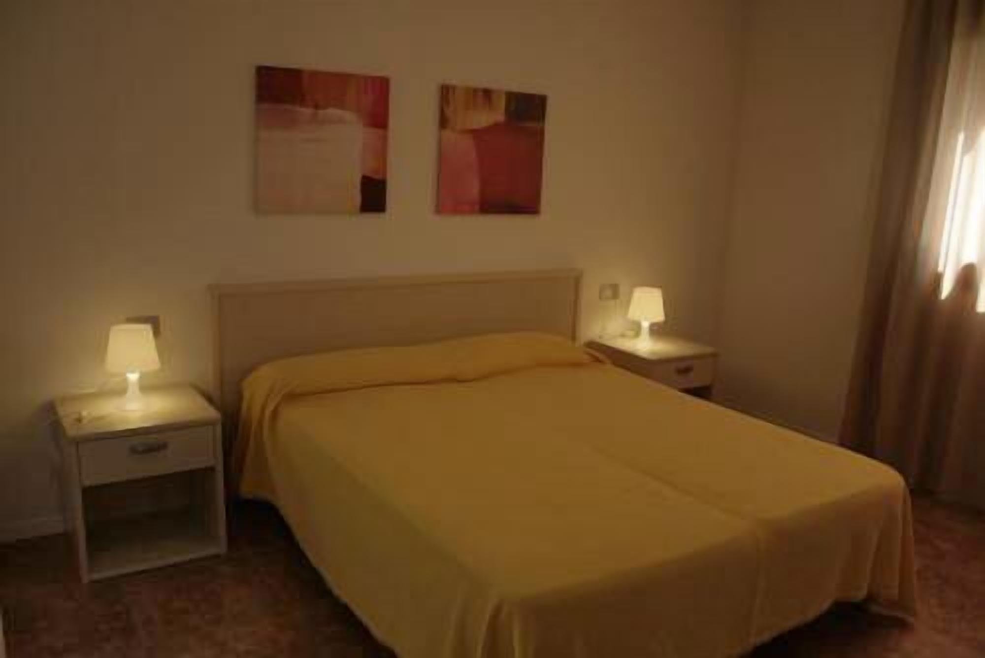 Apartment, 1 Schlafzimmer, Terrasse | Zimmersafe, schallisolierte Zimmer, kostenlose Babybetten
