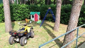 Children’s play area – outdoor