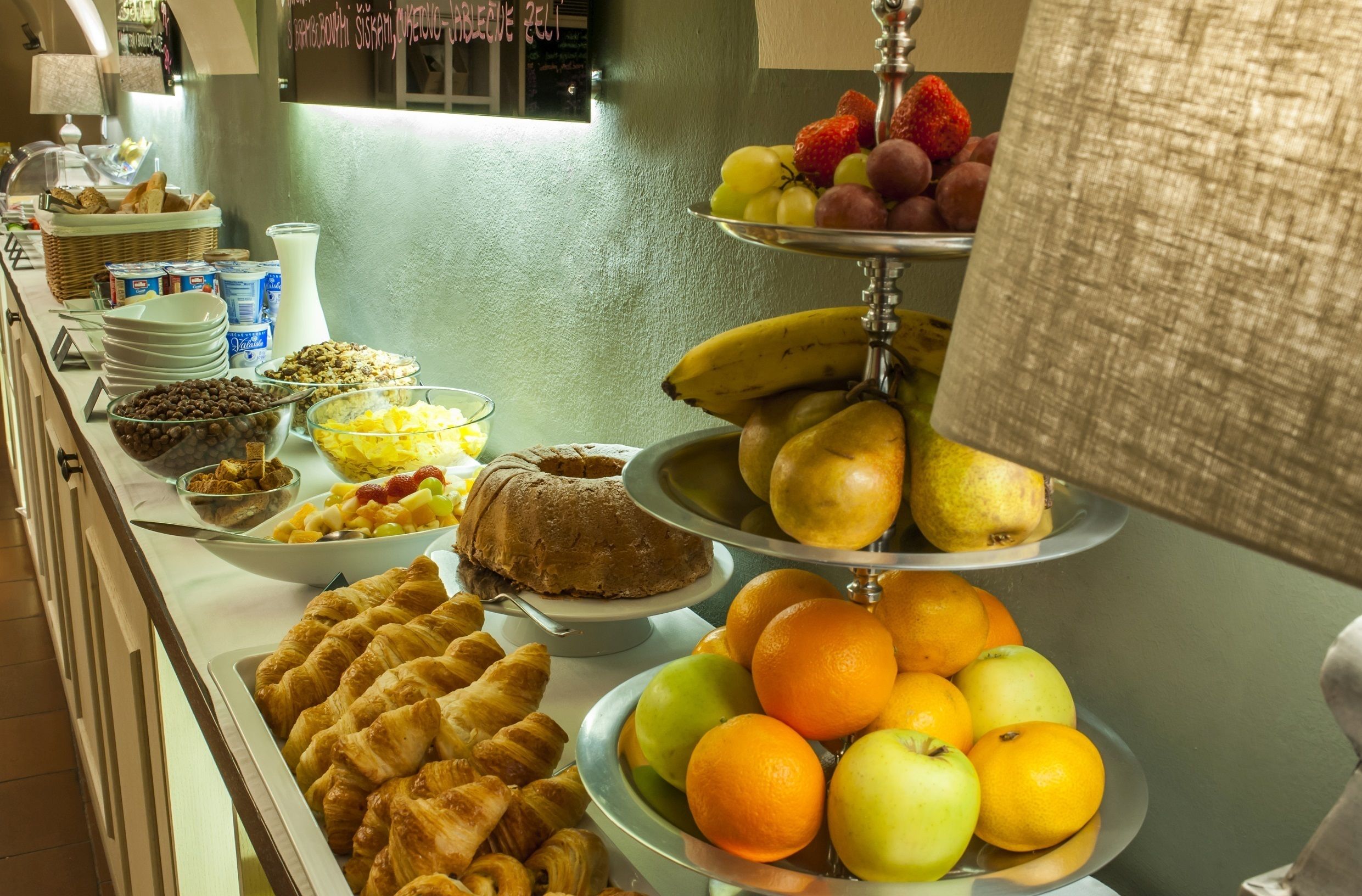 free daily continental breakfast