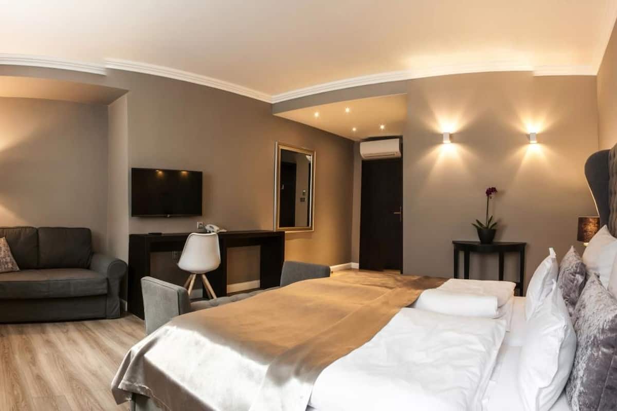 desk, iron/ironing board, free wifi, bed sheets