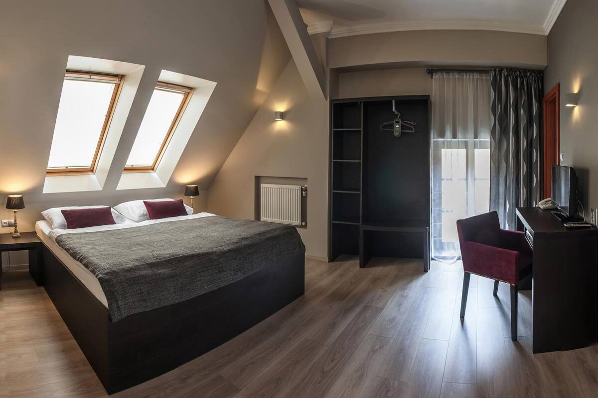 superior double room | bathroom | hair dryer, towels