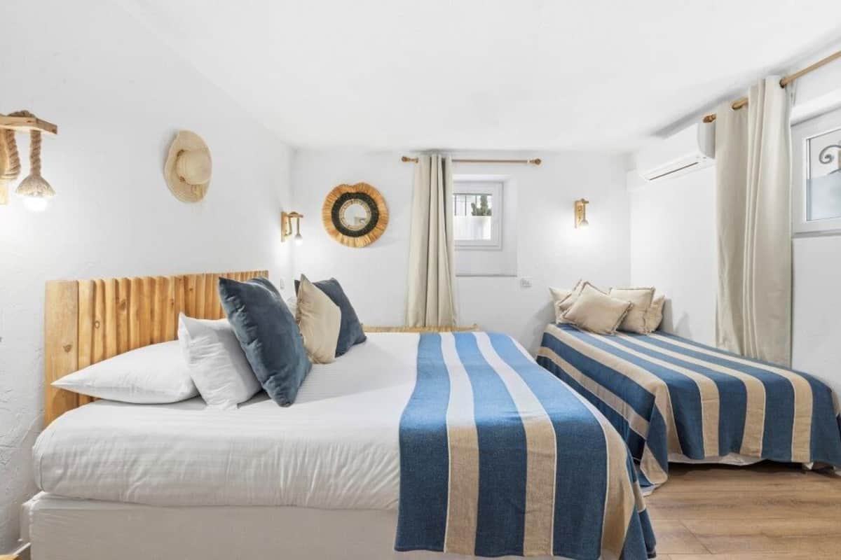 Chambre Triple Confort | Bureau, chambres insonorisées, fer et planche à repasser, Wi-Fi gratuit