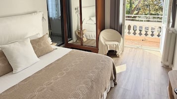 Privilege Double Room | Desk, soundproofing, iron/ironing board, free WiFi