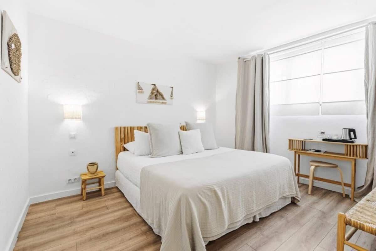 Chambre Double Classique | Bureau, chambres insonorisées, fer et planche à repasser, Wi-Fi gratuit