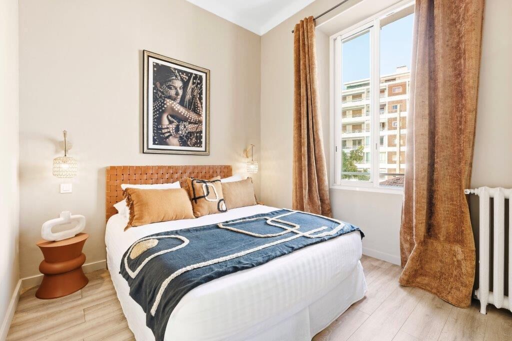 Chambre Double Supérieure | Bureau, chambres insonorisées, fer et planche à repasser, Wi-Fi gratuit