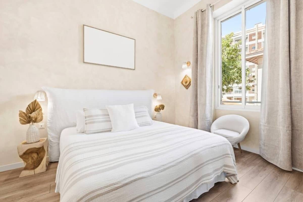 Chambre Double Supérieure | Bureau, chambres insonorisées, fer et planche à repasser, Wi-Fi gratuit