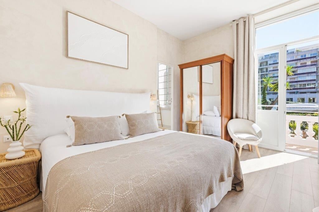 Habitación doble Deluxe | Escritorio, insonorización, tabla de planchar con plancha y wifi gratis 