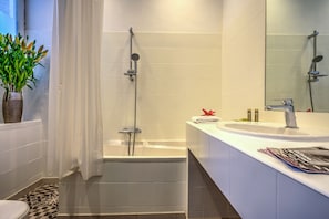 Junior Suite | Bathroom