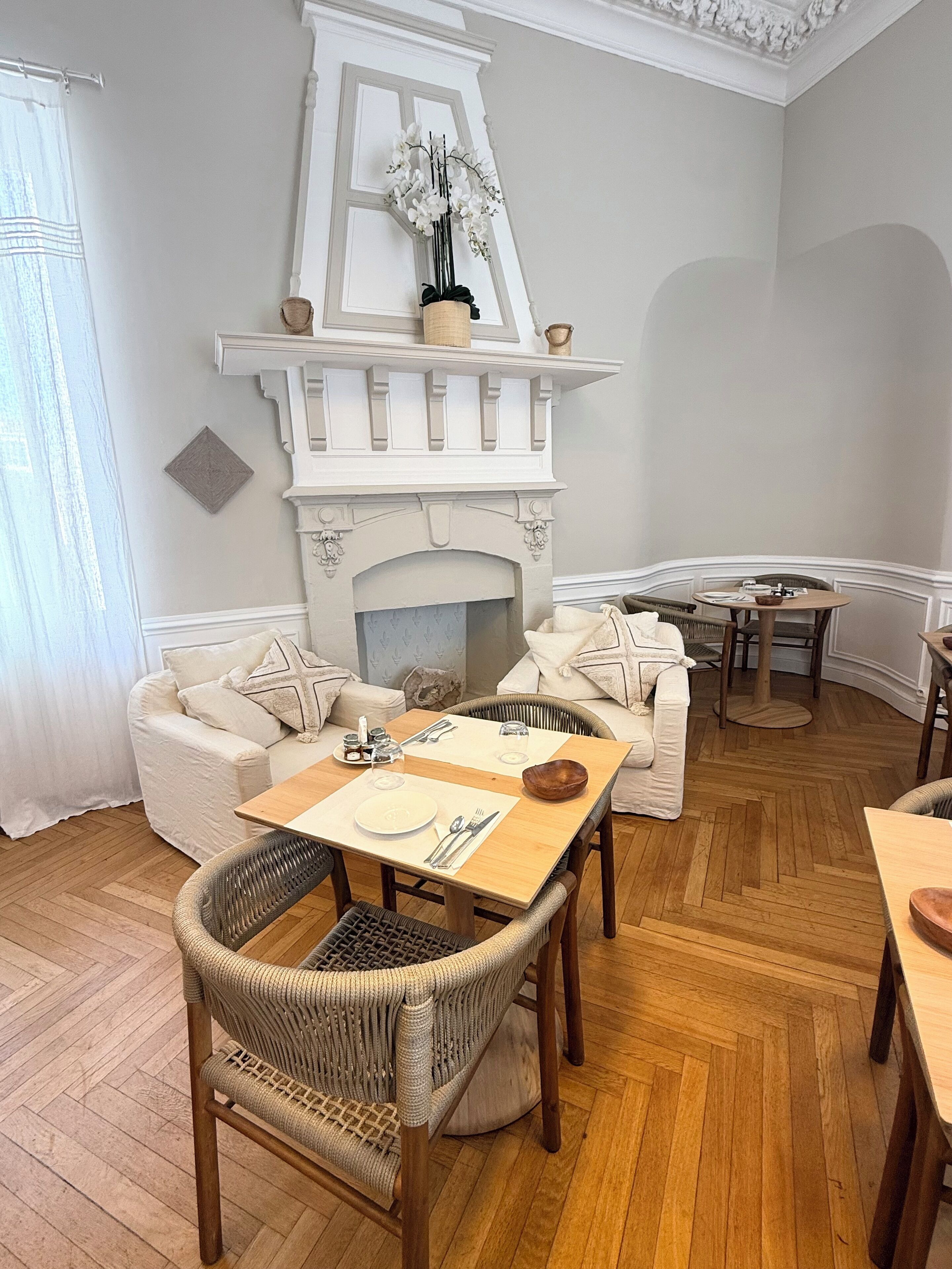 daily buffet breakfast (eur 18 per person)