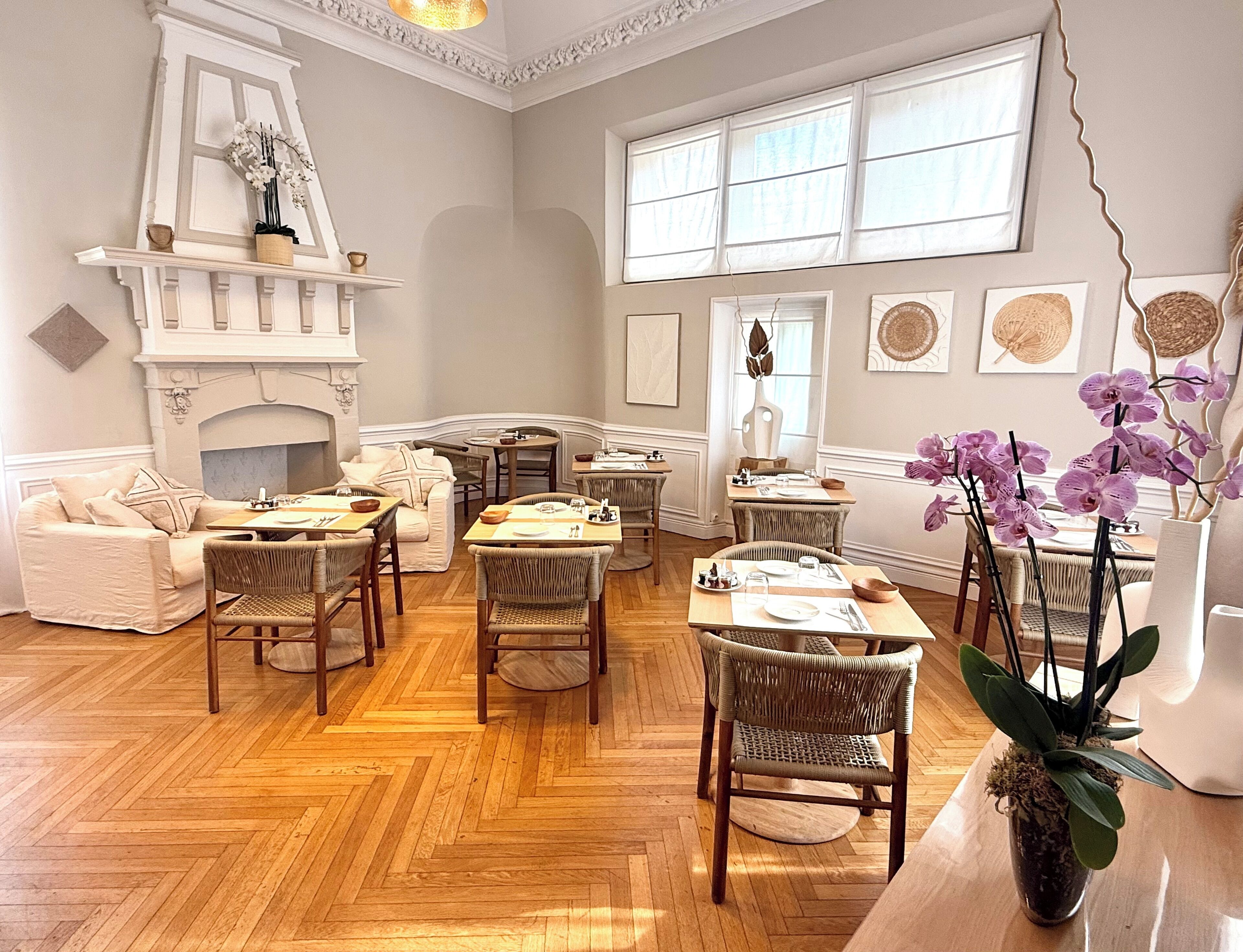 Petit déjeuner buffet (18 EUR par personne)