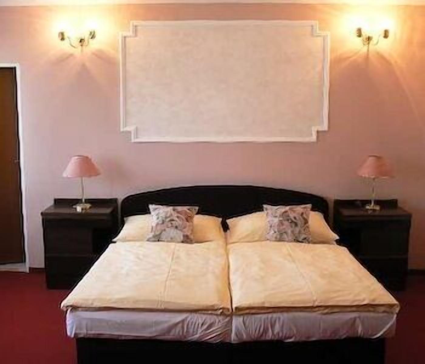 minibar, desk, soundproofing, free wifi