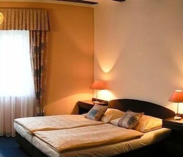 Minibar, desk, soundproofing, free WiFi