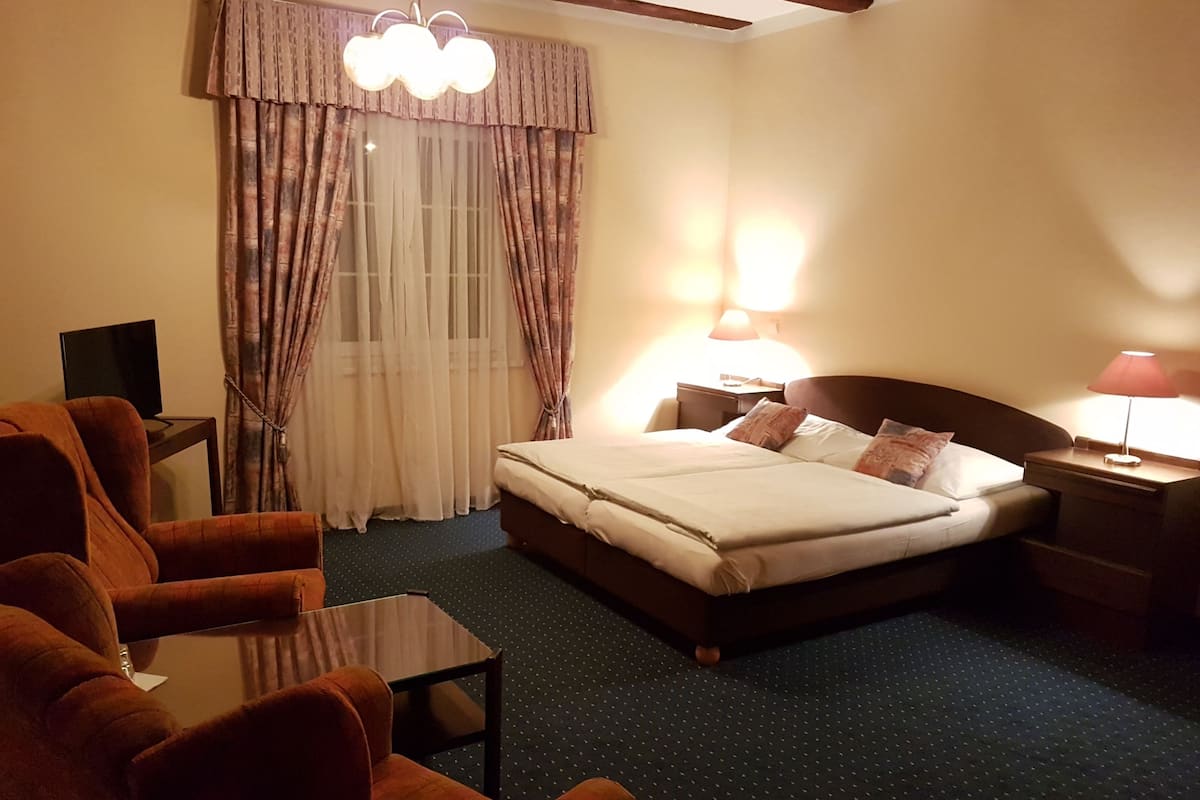 Double Room | Minibar, desk, soundproofing, free WiFi