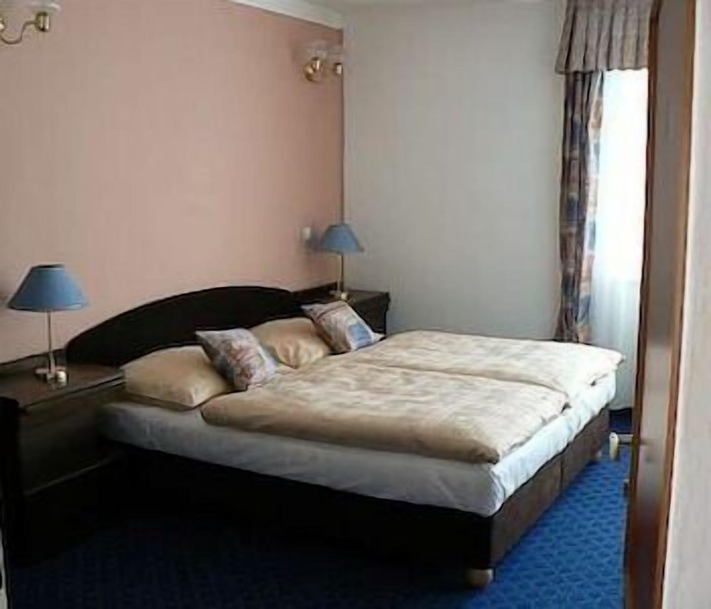 minibar, desk, soundproofing, free wifi