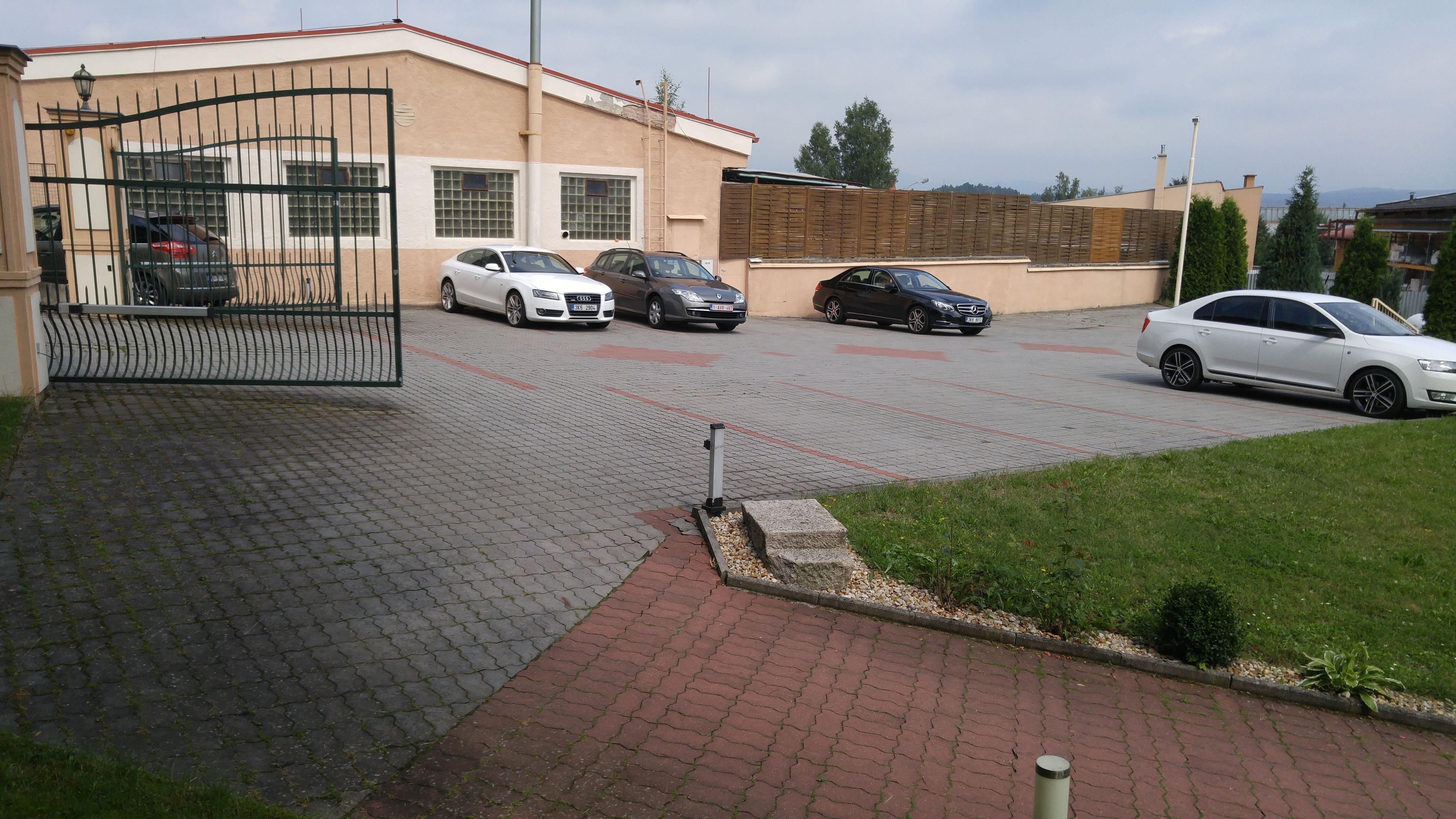 self-parking (surcharge)