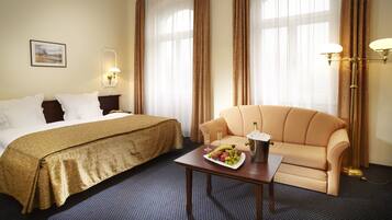 Minibar, in-room safe, individually decorated, individually furnished