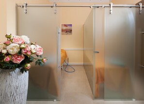 身体护理、芳香疗法、热石按摩、体膜护理、身体磨砂、排毒体膜