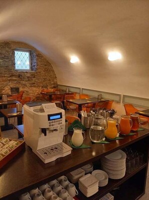 Daily buffet breakfast for a fee - Hotel Svamberský Dum (Cesky Krumlov)