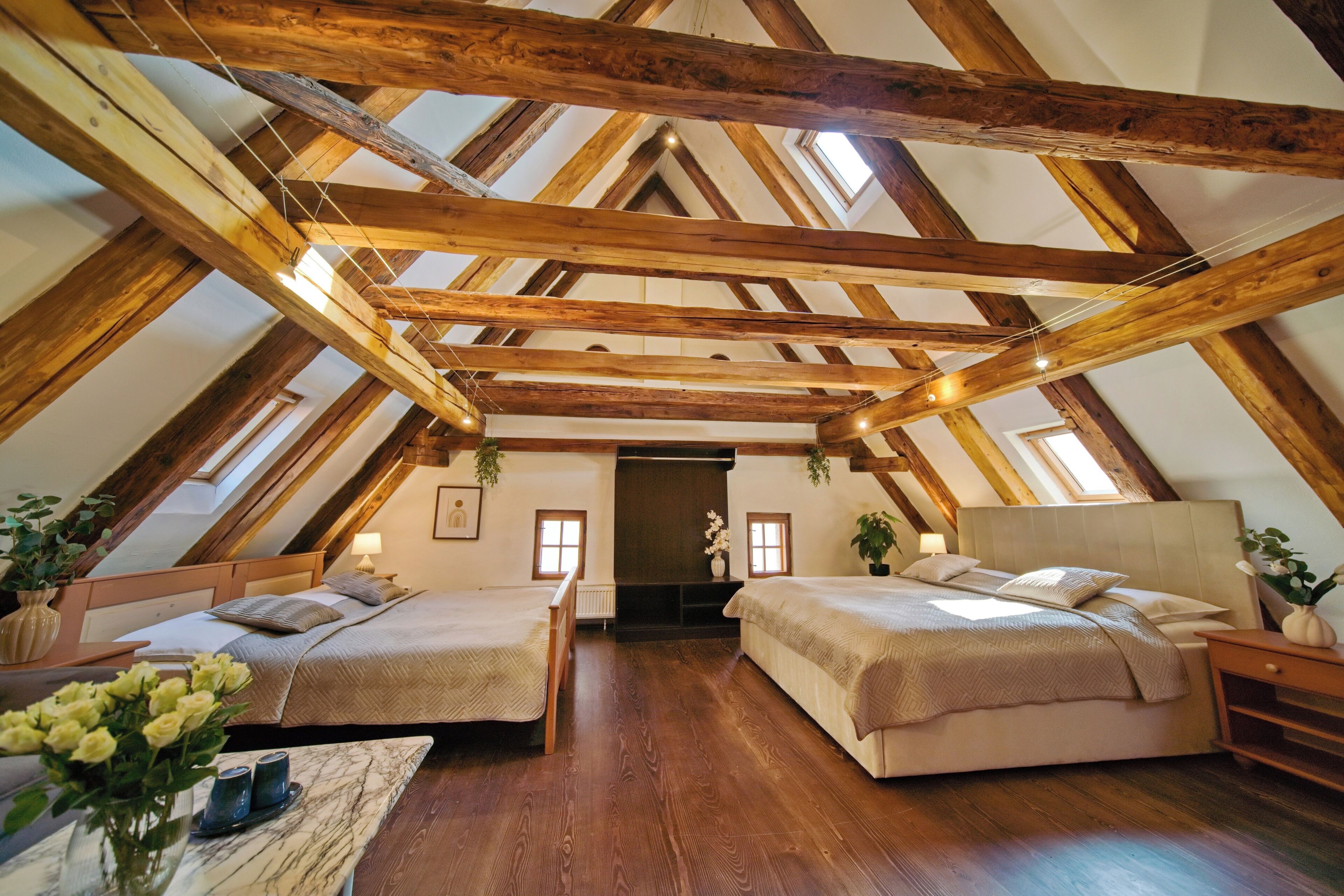 Suite (Attic) | Bathroom | Free toiletries, hair dryer, towels