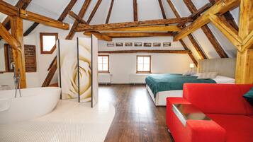 Suite | Select Comfort beds, iron/ironing board, free WiFi, bed sheets