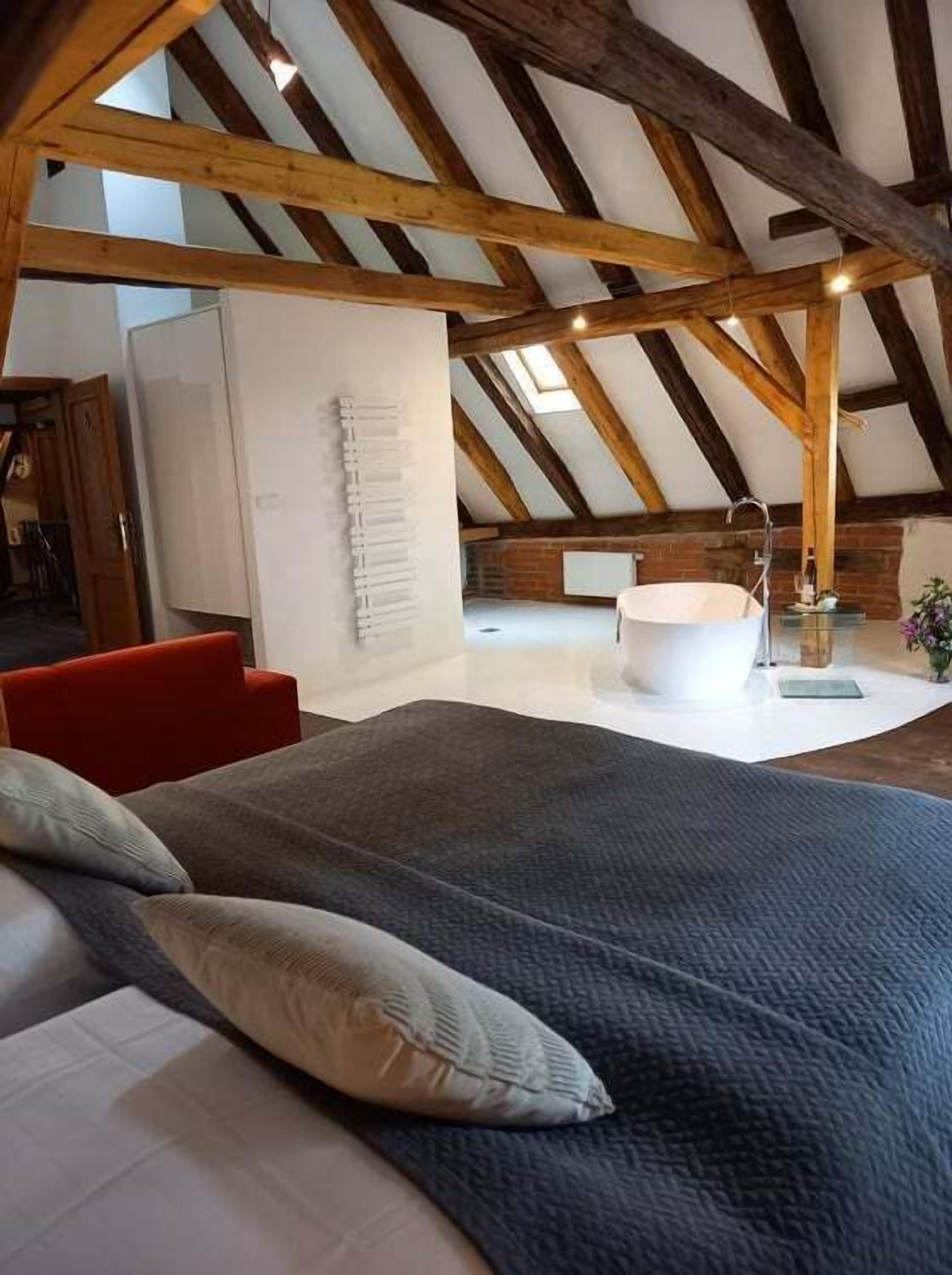 Suite | Select Comfort beds, iron/ironing board, free WiFi, bed sheets