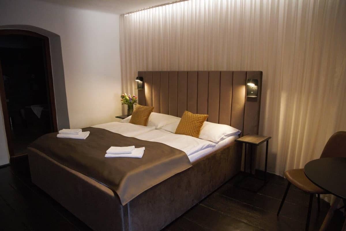 Double Room | 1 bedroom, Select Comfort beds, iron/ironing board, free WiFi