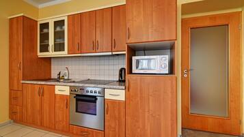 Comfort Apartment, Kitchen | Private kitchen | Coffee/tea maker, electric kettle
