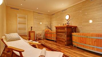 Couples treatment rooms, hot tub, body treatments, hydrotherapy