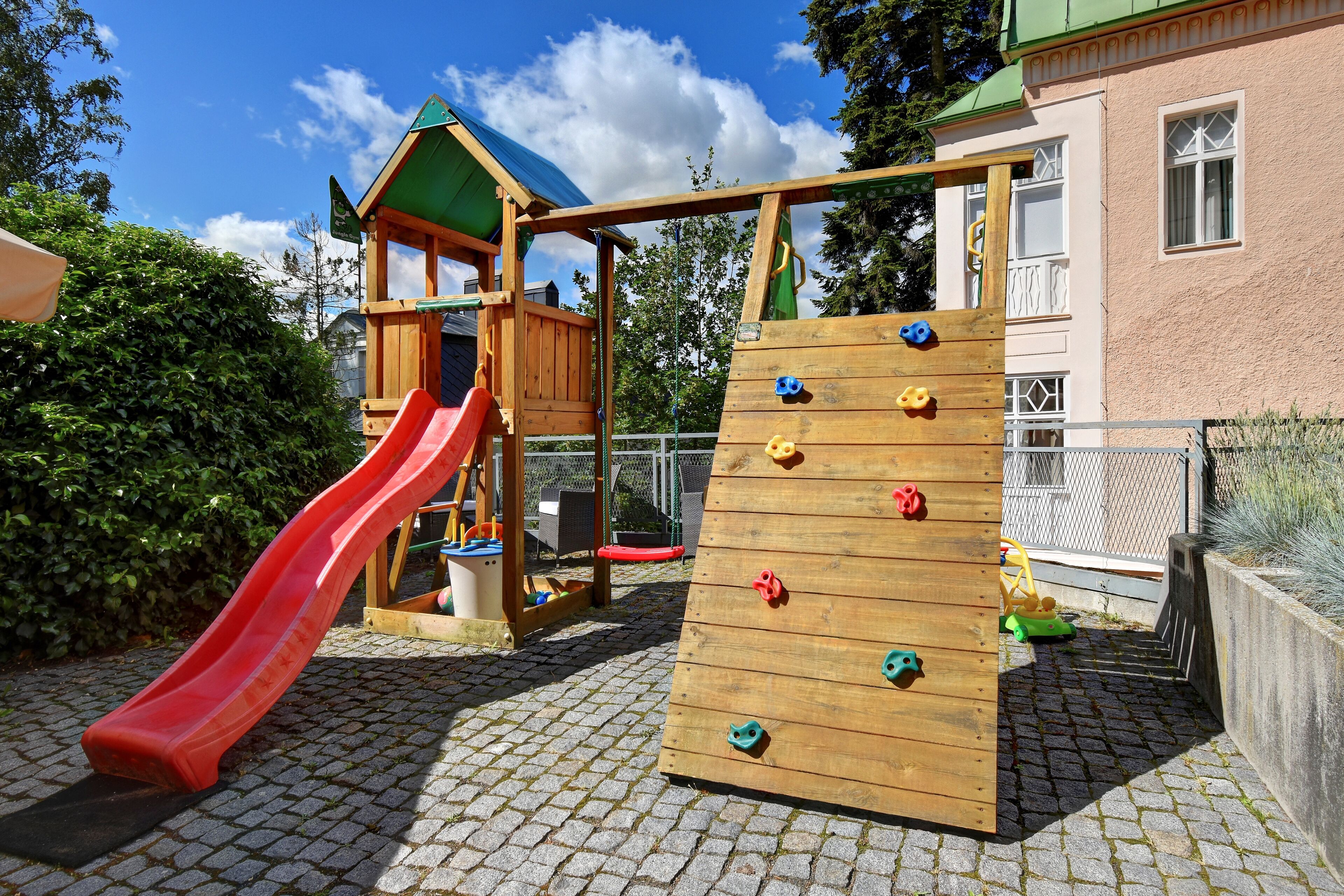 children’s play area – outdoor