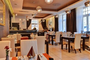 Café da manhã com buffet grátis todos os dias