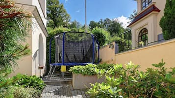 Children’s play area – outdoor