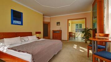 Comfort-Studio, Küche | Zimmersafe, laptopgeeigneter Arbeitsplatz, Verdunkelungsvorhänge