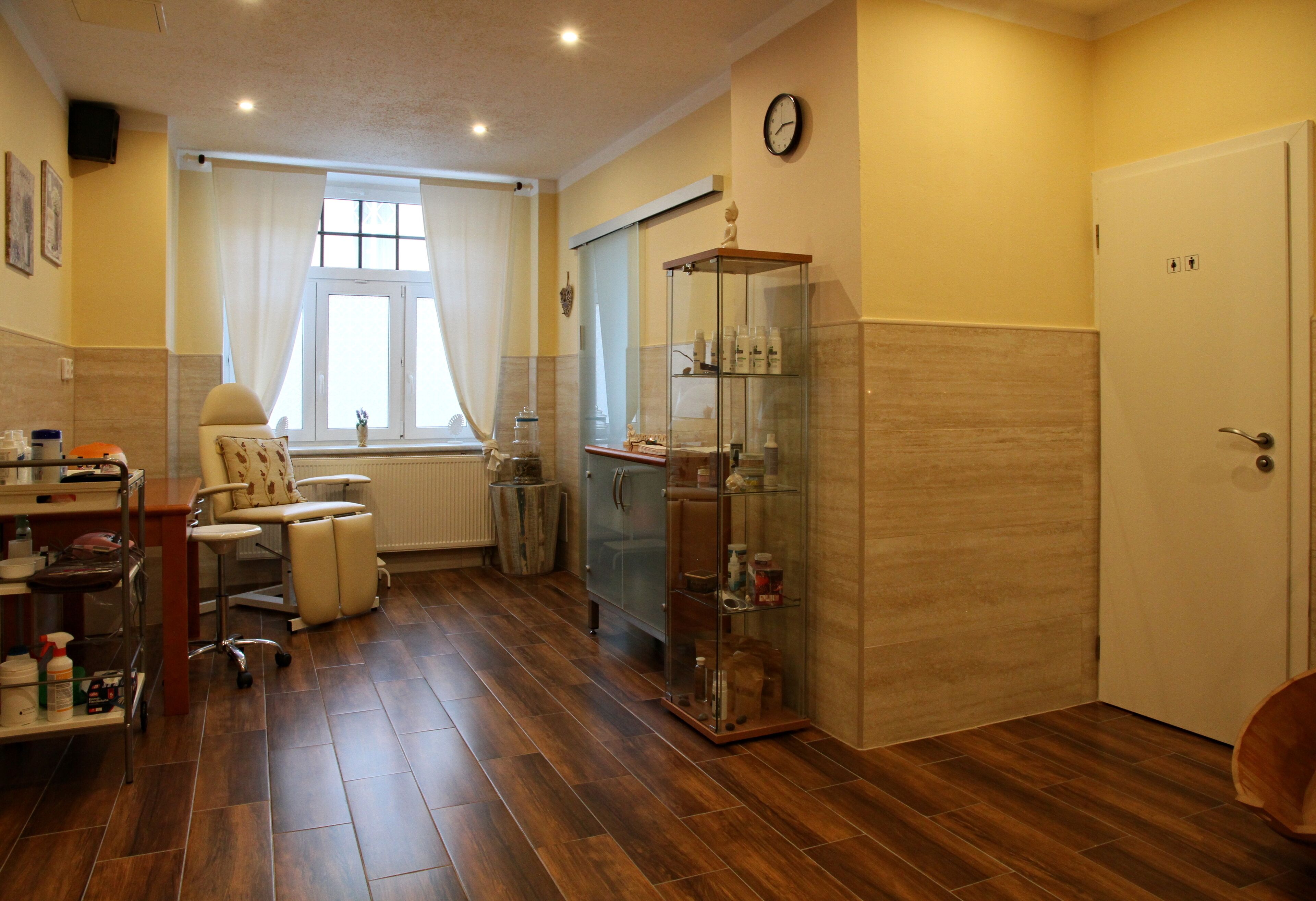 couples treatment room(s), hot tub, body treatments, hydrotherapy