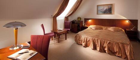 Minibar, in-room safe, individually decorated, individually furnished