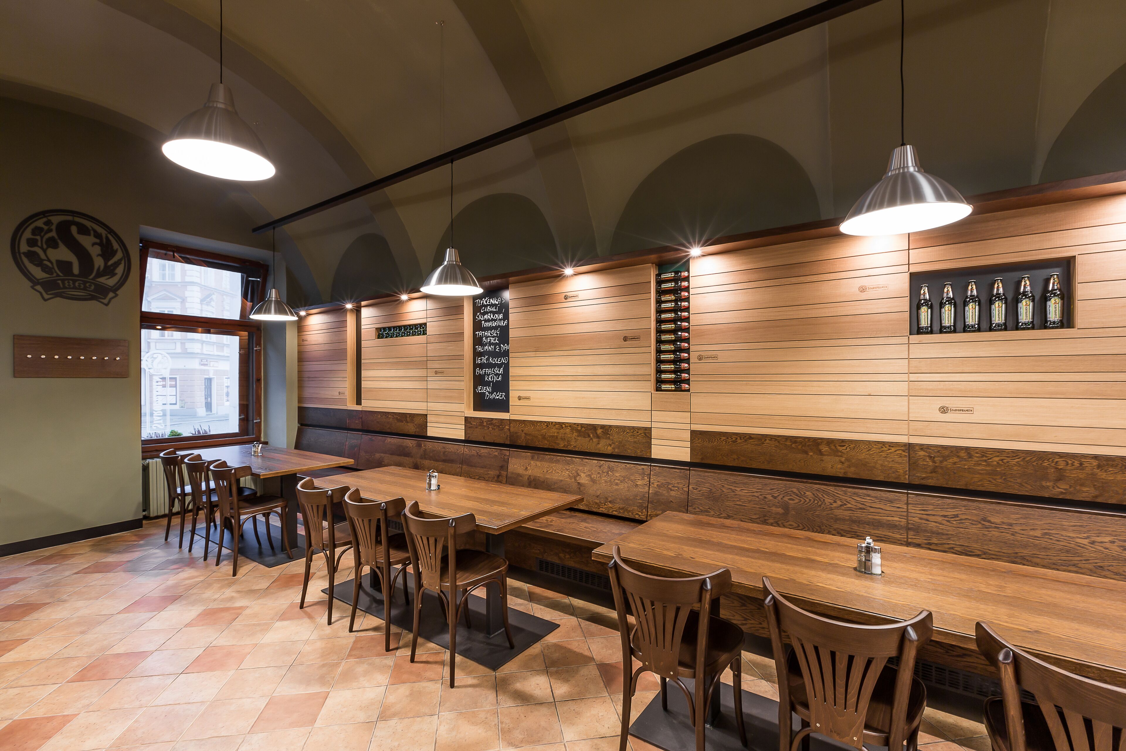 2 ห้องอาหาร, บริการอาหารกลางวัน